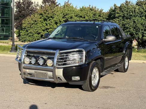 Used 2011 Chevrolet Avalanche LT w/ Suspension Package, Off-Road AWD/4WD image 20