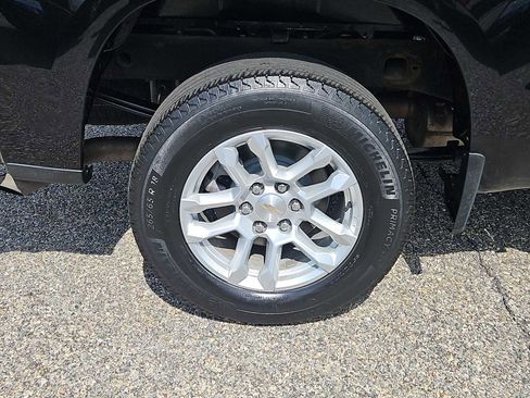 Used 2023 Chevrolet Silverado 1500 LT AWD/4WD image 9