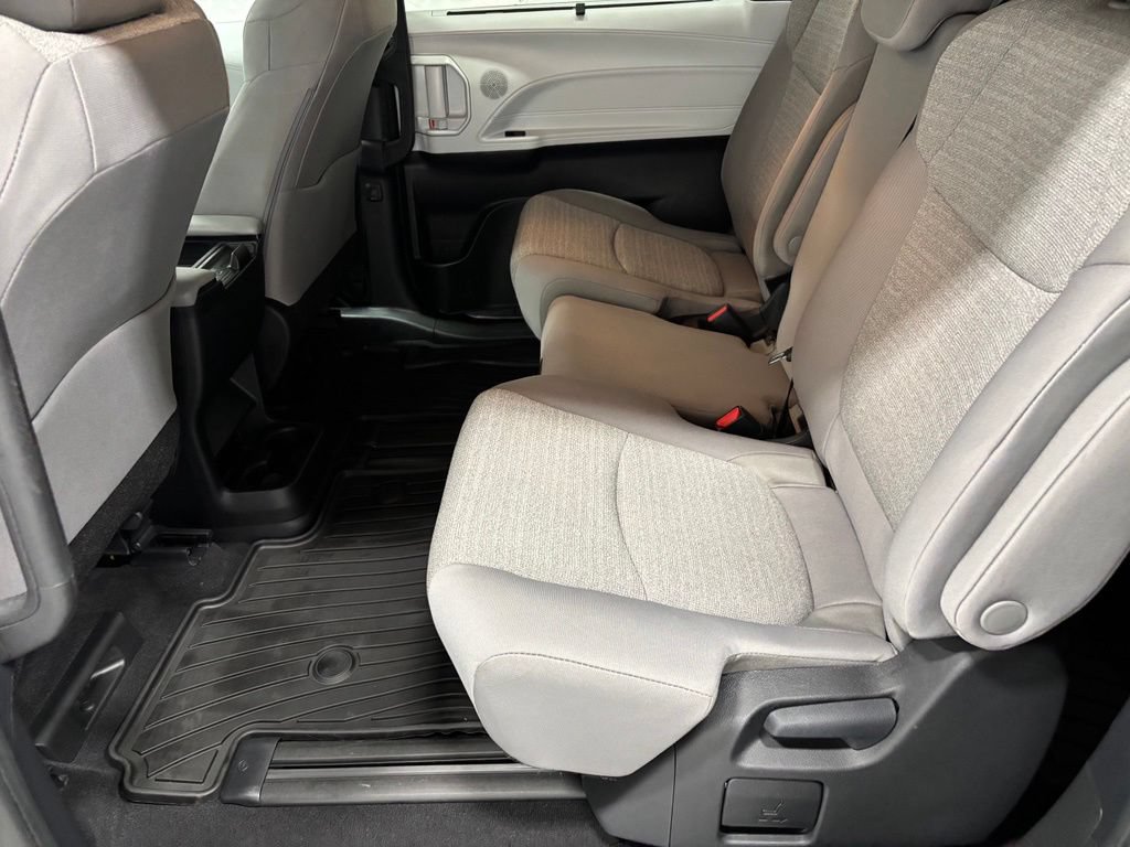 Used 2026 Toyota Sienna LE AWD/4WD image 48