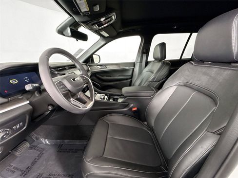 Used 2026 Jeep Grand Cherokee Limited AWD/4WD image 3