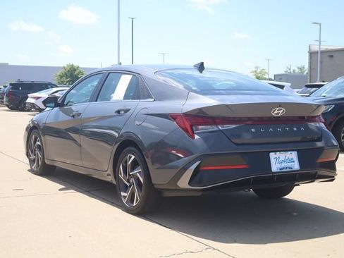 Used 2025 Hyundai Elantra SEL FWD image 6