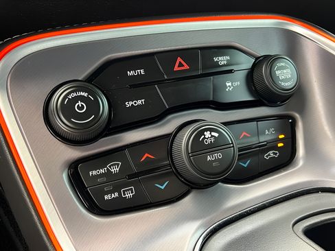 Used 2019 Dodge Challenger SXT RWD image 39