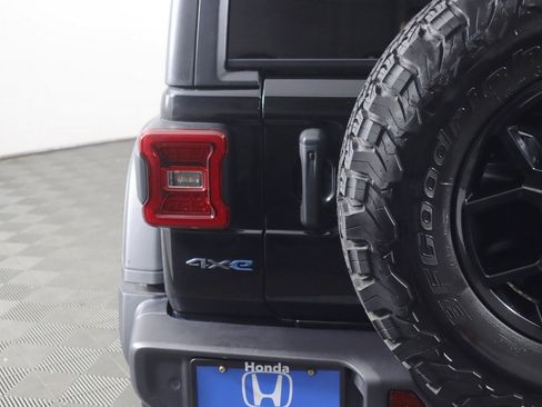 Used 2024 Jeep Wrangler Unlimited image 14