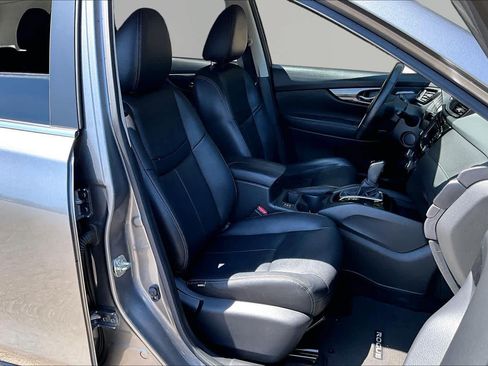 Used 2019 Nissan Rogue SV FWD image 9