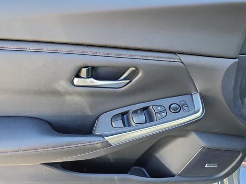 Certified 2025 Nissan Sentra SR w/ SR Premium Package FWD image 14