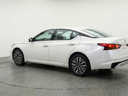 Used 2025 Nissan Altima 2.5 SV image 6