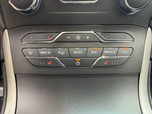 Used 2019 Ford Edge SEL w/ Equipment Group 201A AWD/4WD image 25