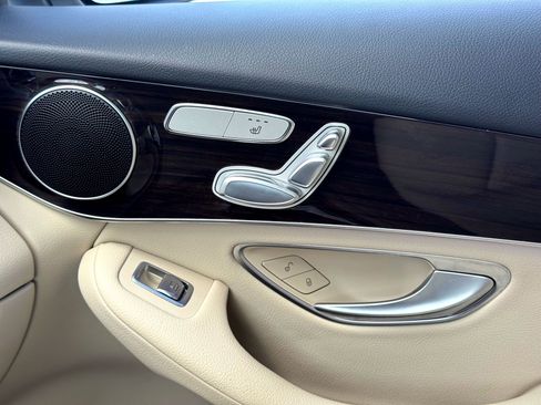 Used 2022 Mercedes-Benz GLC 300 4MATIC image 29