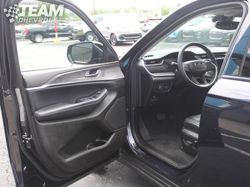 Used 2023 Jeep Grand Cherokee L Limited AWD/4WD image 10