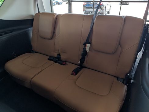Used 2017 Nissan Armada Platinum w/ Interior Lighting Package AWD/4WD image 18