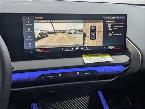 Used 2025 BMW X3 xDrive30i w/ Premium Package image 13