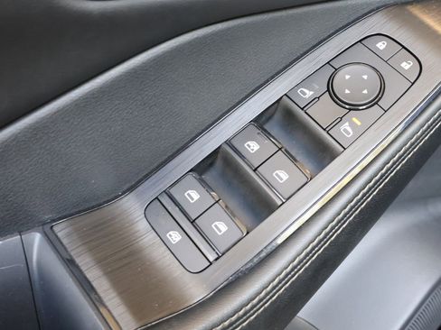 Used 2023 Nissan Rogue SV w/ SV Premium B Package image 12