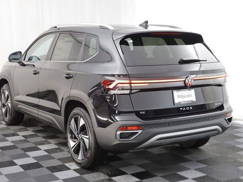 New 2026 Volkswagen Taos SE image 15