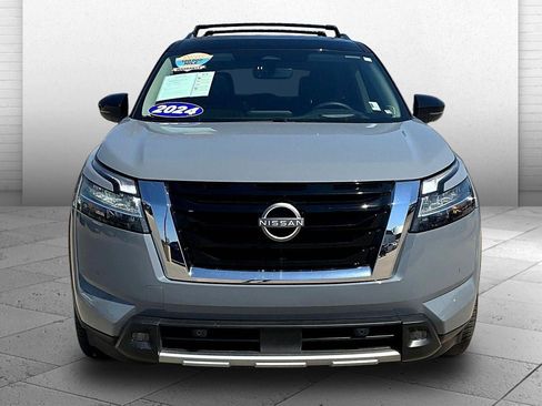 Used 2024 Nissan Pathfinder Platinum AWD/4WD image 2