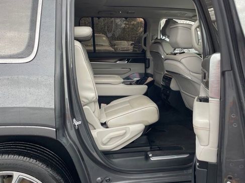 Used 2022 Jeep Grand Wagoneer Series II w/ Premium Group II image 15