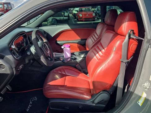 Used 2019 Dodge Challenger SRT Hellcat w/ Widebody Package RWD image 4