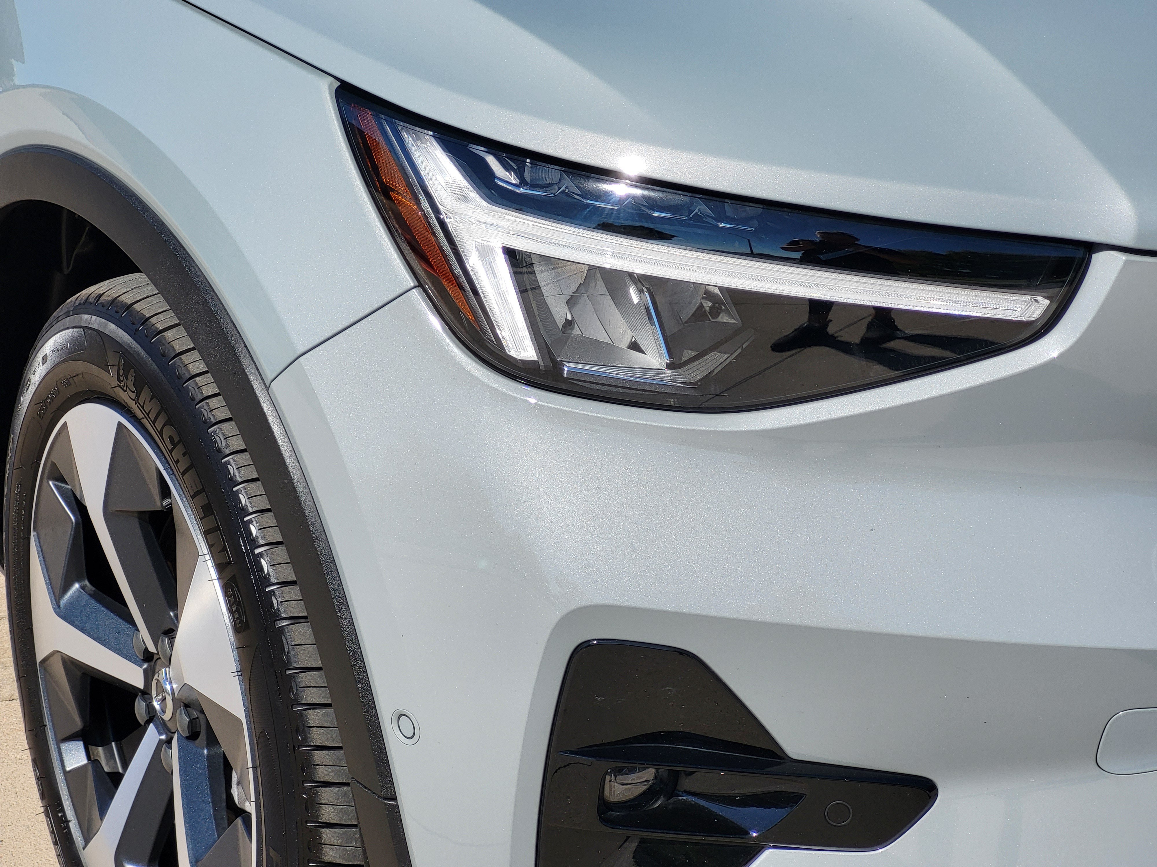 Certified 2026 Volvo XC40 B5 Plus AWD/4WD image 5