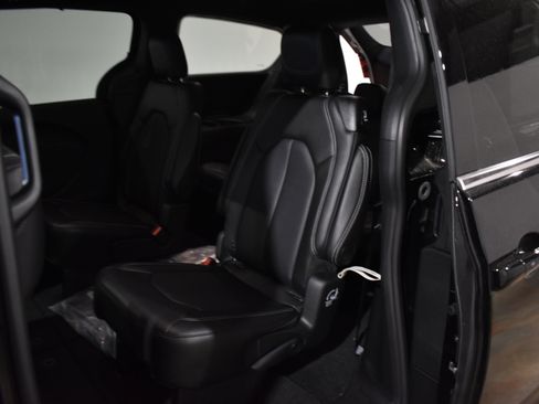 New 2026 Chrysler Pacifica Select image 28