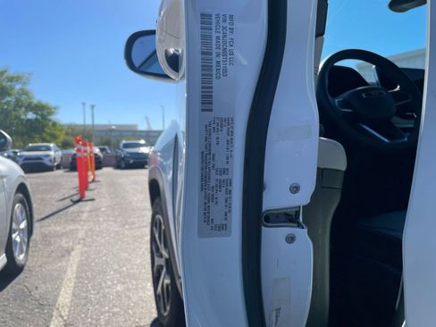 Used 2025 Jeep Compass Limited image 29