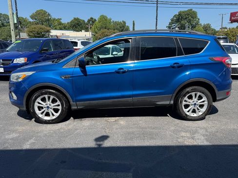 Used 2017 Ford Escape SE w/ Equipment Group 201A FWD image 4