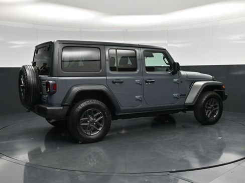 Used 2025 Jeep Wrangler Unlimited Sport AWD/4WD image 2