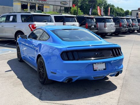 Used 2017 Ford Mustang Coupe RWD image 4