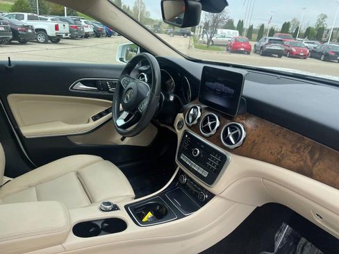 Used 2018 Mercedes-Benz GLA 250 w/ Premium Package image 10