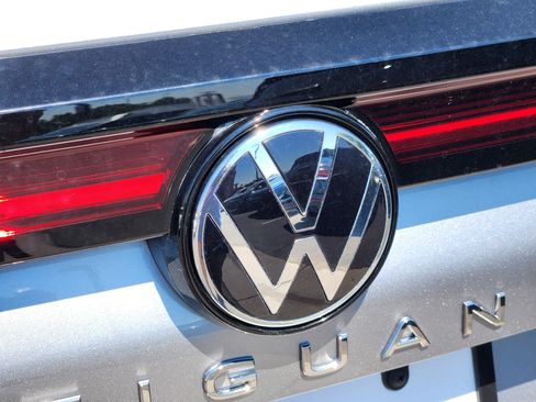 New 2025 Volkswagen Tiguan SE image 22