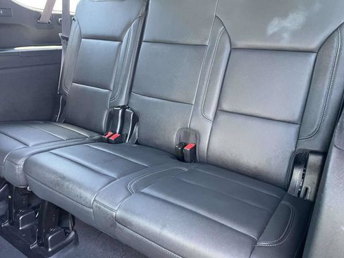 Used 2024 Chevrolet Suburban LT RWD image 11