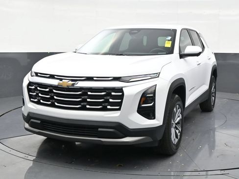 Used 2026 Chevrolet Equinox LT FWD image 8