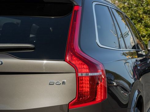 Certified 2023 Volvo XC90 B6 Plus image 7