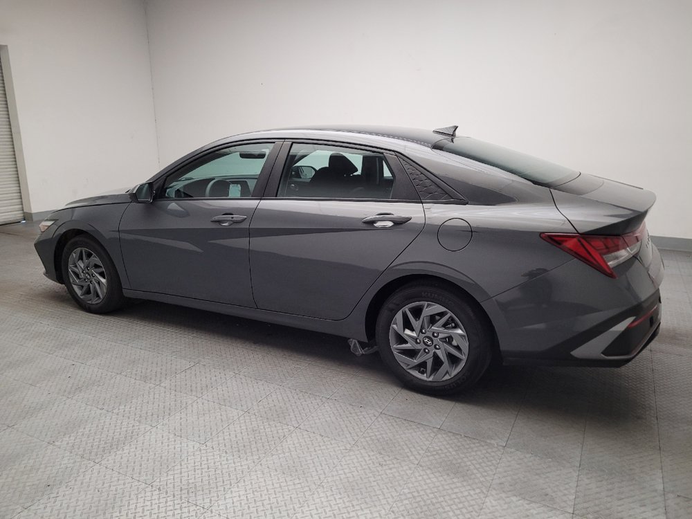 Used 2024 Hyundai Elantra Blue FWD image 3