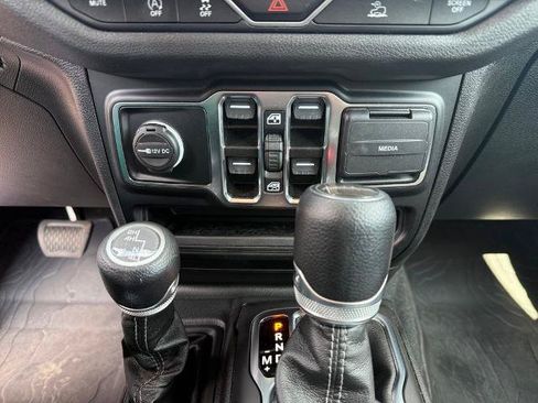 Used 2024 Jeep Gladiator Sport AWD/4WD image 15