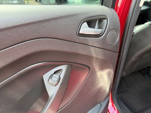 Used 2017 Ford Escape Titanium FWD image 21