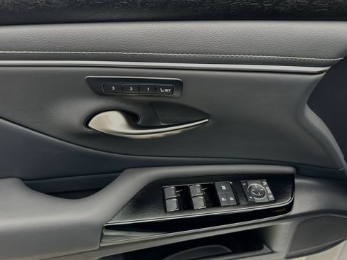 New 2024 Lexus ES 300h w/ Premium Package image 8