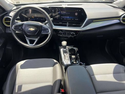 Used 2024 Chevrolet Trax LT w/ Driver Confidence Package FWD image 14