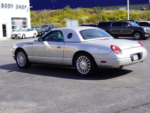 Used 2004 Ford Thunderbird image 25