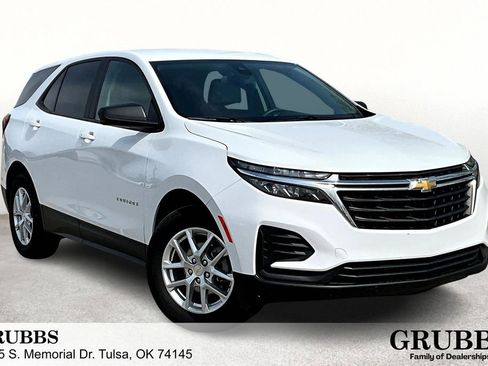 Used 2022 Chevrolet Equinox LS w/ LS Convenience Package image 1