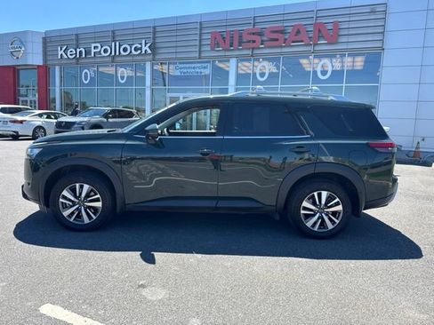 Certified 2024 Nissan Pathfinder SL w/ Black Appearance Package AWD/4WD image 8