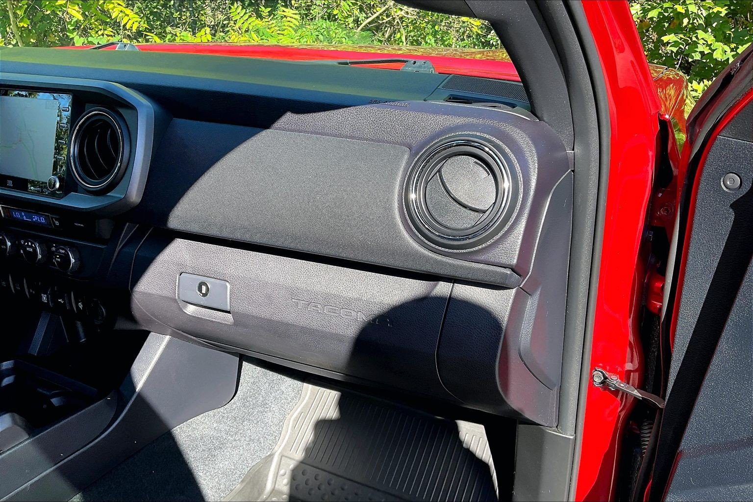 Used 2021 Toyota Tacoma TRD Off-Road w/ TRD Premium Off Road Package AWD/4WD image 16