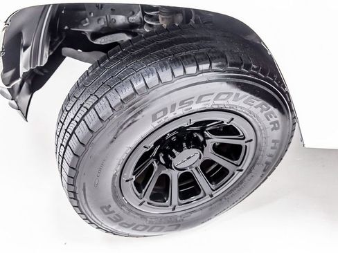 Used 2023 Toyota Tacoma SR AWD/4WD image 11