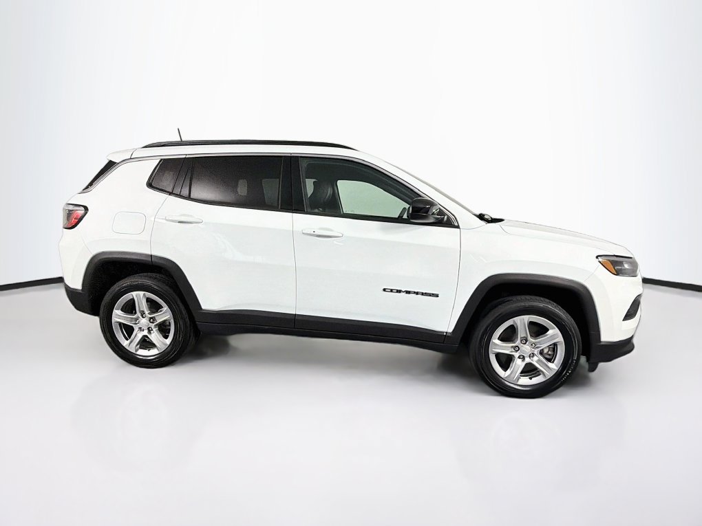 Used 2024 Jeep Compass Latitude AWD/4WD image 11