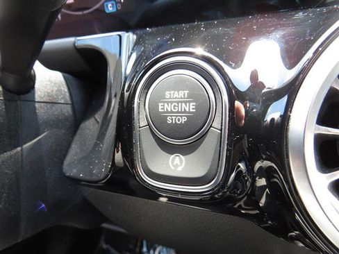 Used 2025 Mercedes-Benz GLA 250 4MATIC image 16