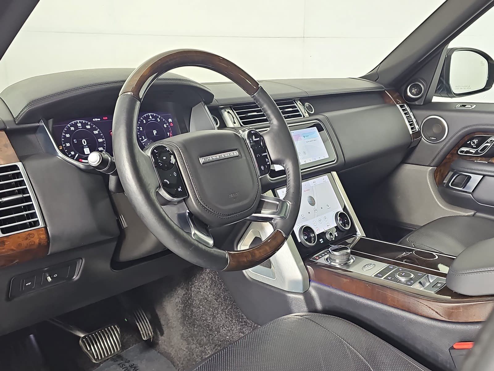 Used 2019 Land Rover Range Rover Long Wheelbase Supercharged AWD/4WD image 16