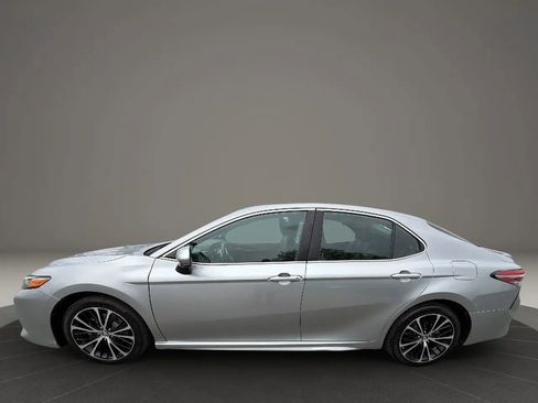 Used 2019 Toyota Camry SE FWD image 8