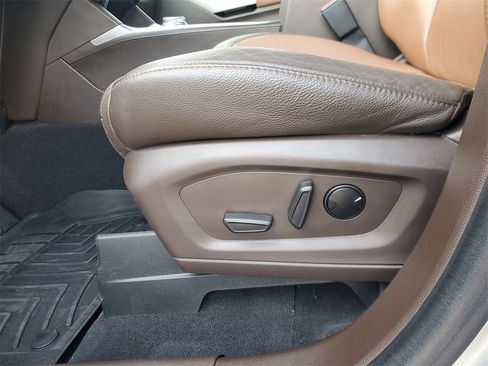 Used 2022 Ford Explorer King Ranch w/ Technology Package image 16