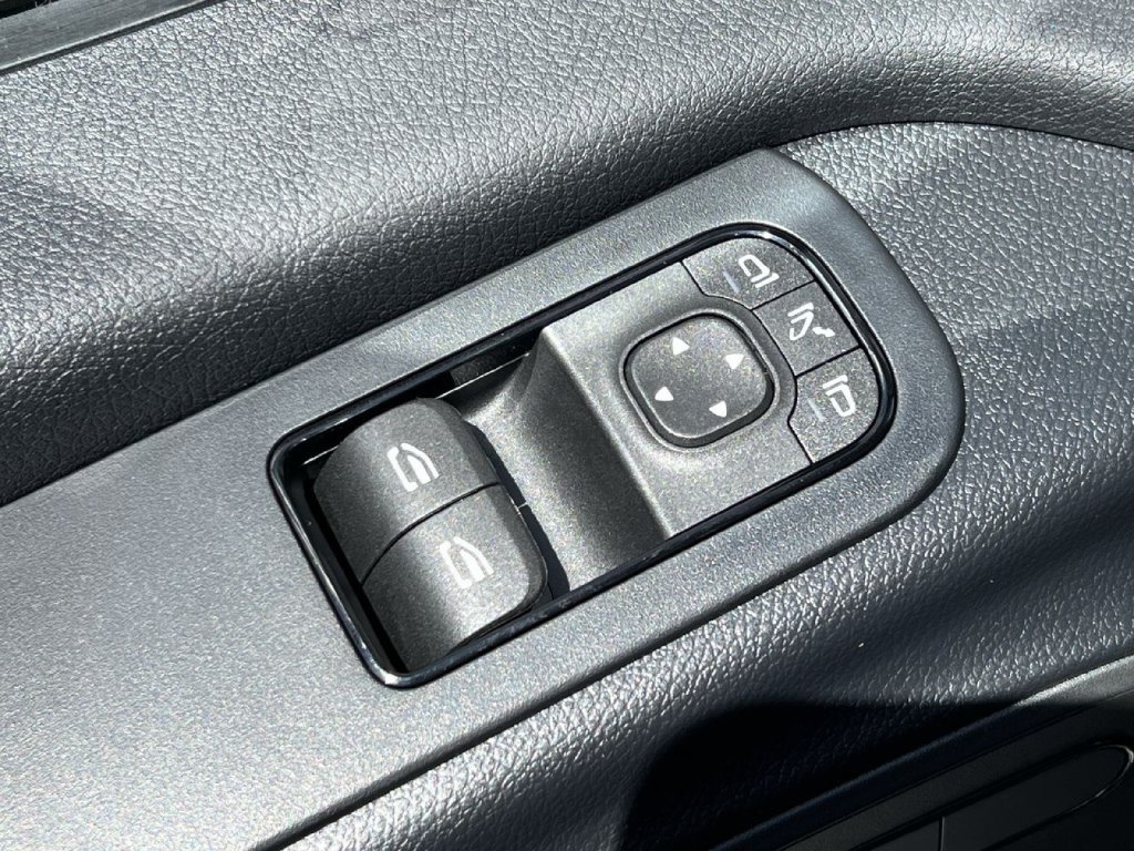 Used 2025 Mercedes-Benz Sprinter 2500 image 13