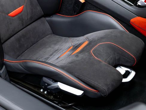 Used 2021 Lamborghini Huracan EVO RWD image 27