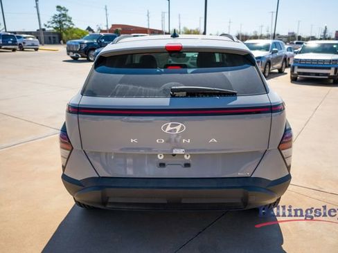 Used 2025 Hyundai Kona SEL image 4