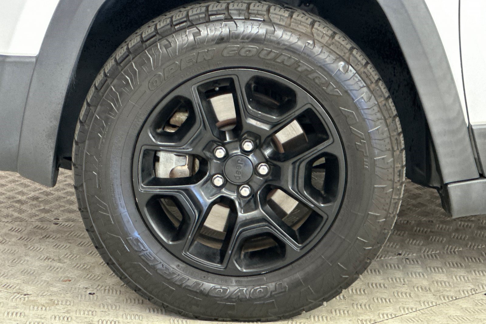 Used 2019 Jeep Cherokee Trailhawk AWD/4WD image 12
